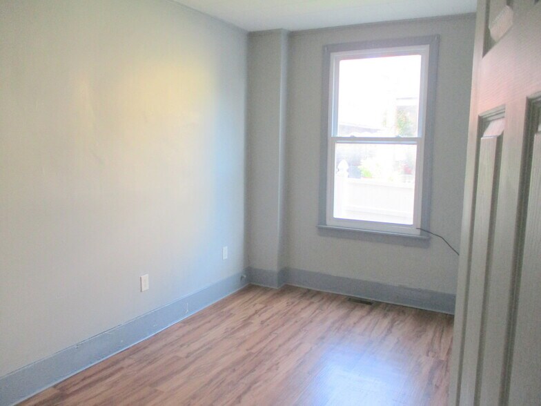 Building Photo - 324 Park Rd