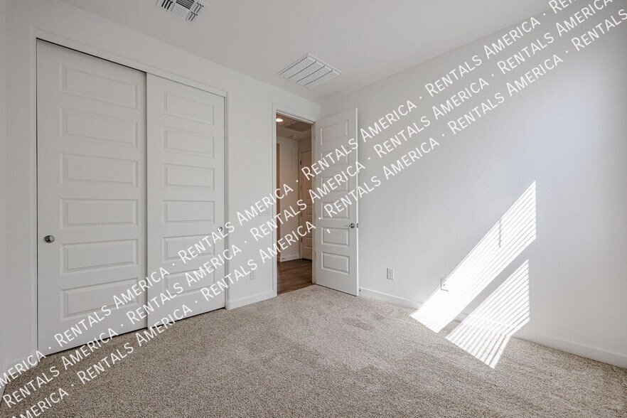 Building Photo - 36410 W Leonessa Ave