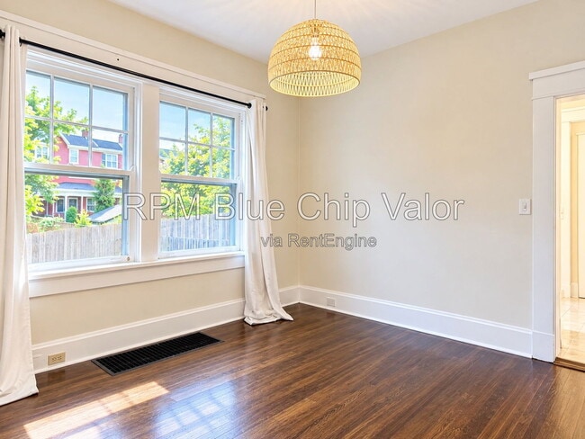 Building Photo - 2515 Hackberry St