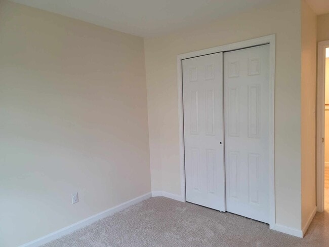 Building Photo - 27 Lear Ct