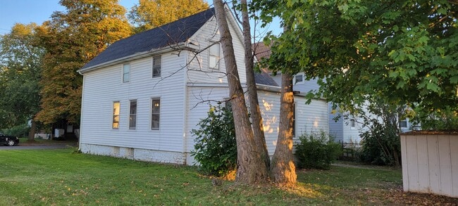 Building Photo - 628 25th St