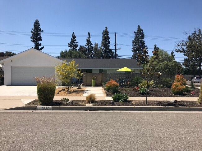 Building Photo - 3102 E Vanowen Ave