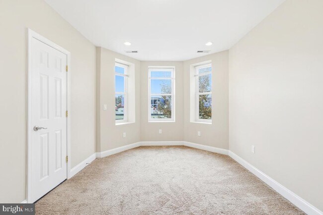 Building Photo - 3117 11th St NW