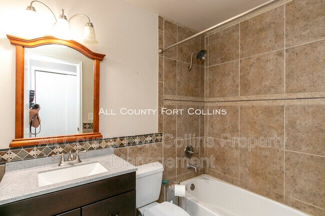Building Photo - 412 Skyway Dr