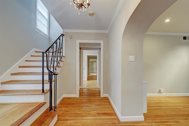 Building Photo - 2044 Addison Rd