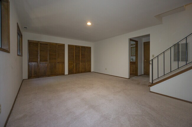 Building Photo - 16708 SE 40th Pl