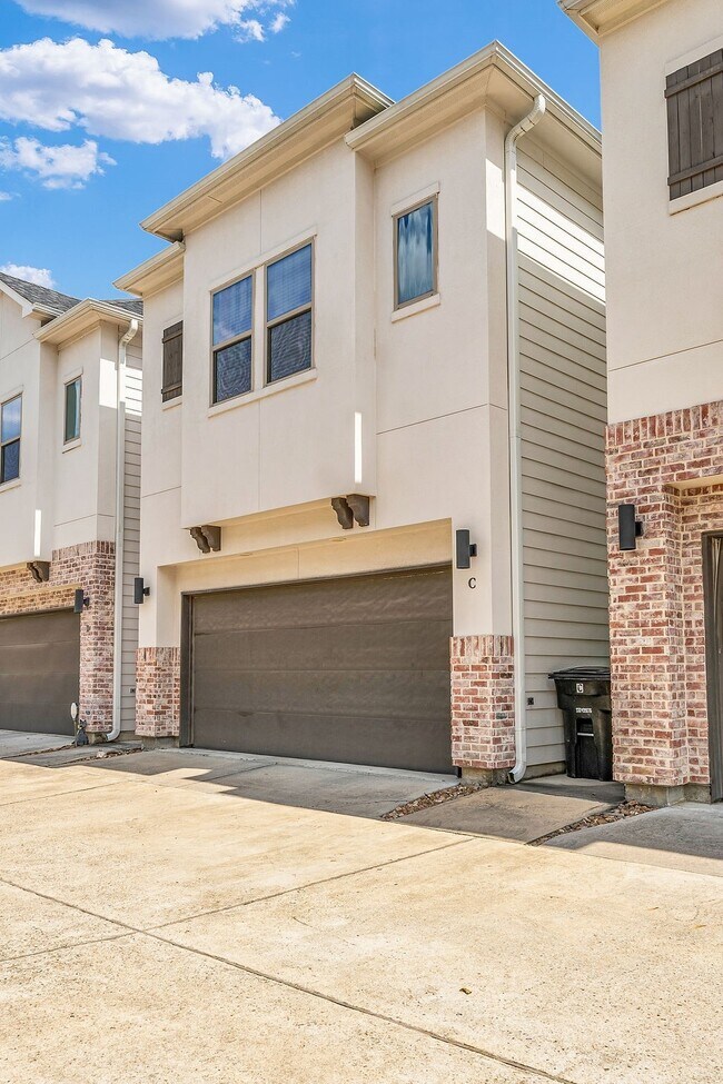 Primary Photo - 806 Thornton Rd