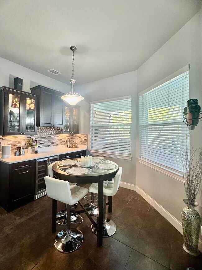 Building Photo - 1410 Vía Milanese