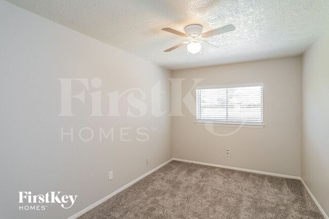 Building Photo - 3813 Clover Ln