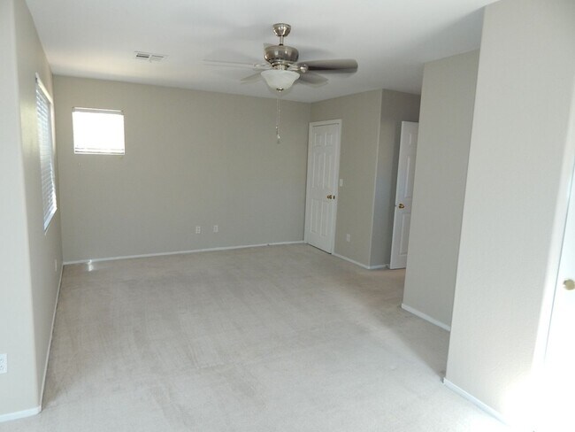 Building Photo - Gorgeous 3Bed/3Bath 2 Story home w/ office...