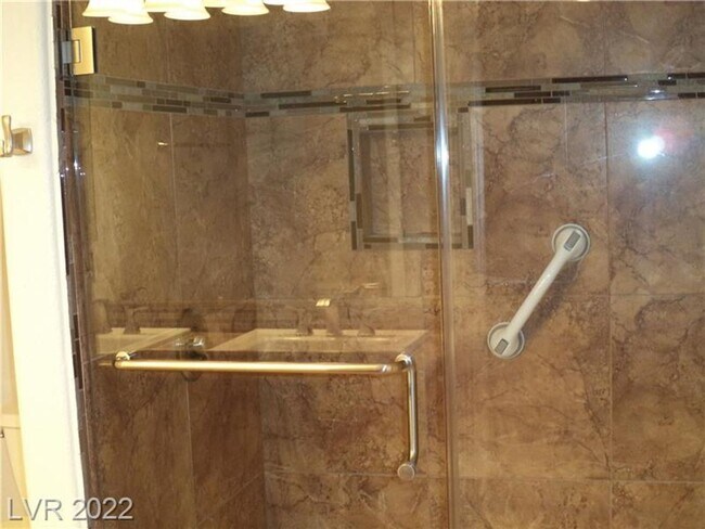 Building Photo - BEAUTIFUL FIRST FLOOR CONDO IN GATED COMMU...