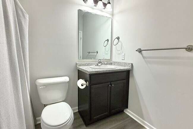 Building Photo - AVAILABLE NOW! (Pet Friendly)