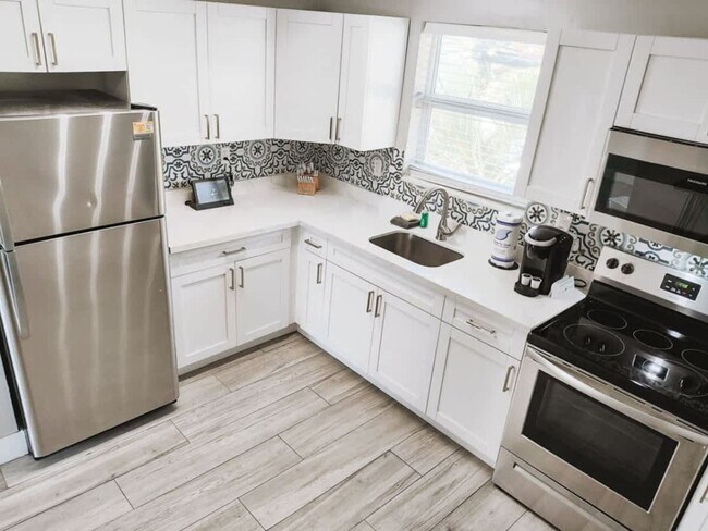 Building Photo - 50 Davie Blvd