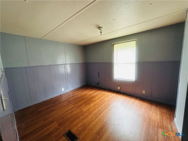 Building Photo - 217 E Schulz St