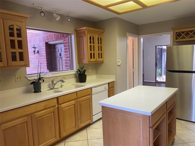 Building Photo - 7447 Cambridge St