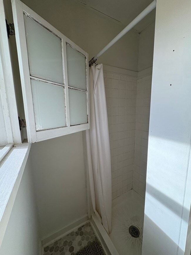 Building Photo - For Rent