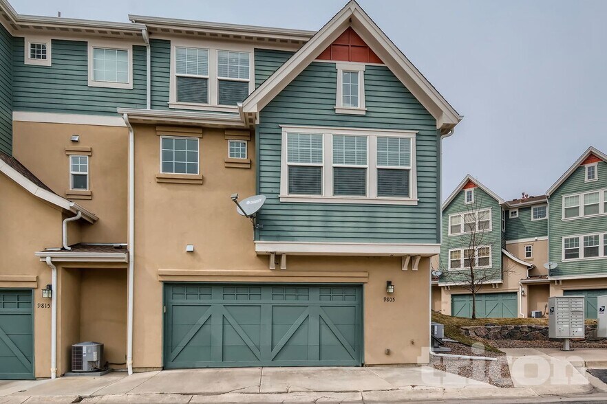 Building Photo - 9805 W Hinsdale Pl