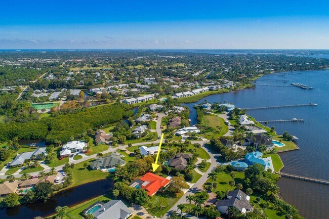 Building Photo - 2341 NW Bay Colony Ct