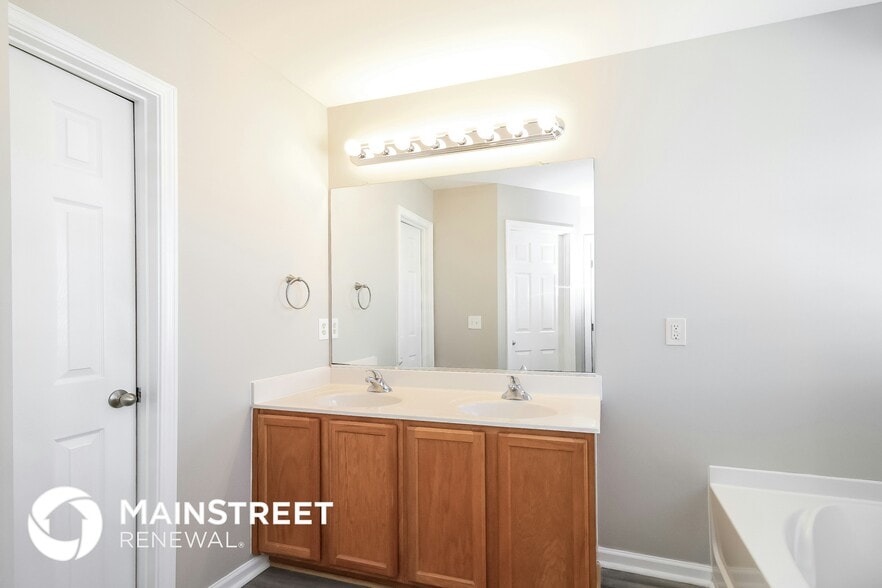 Building Photo - 977 Peachtree Meadows Cir