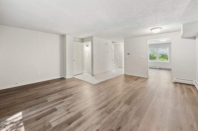 Building Photo - 74 Nutmeg Dr