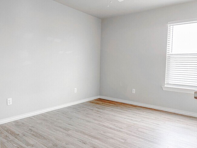 Building Photo - Savor the Sophistication of This Lovely 3-Bedroom!