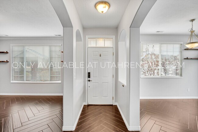Building Photo - 928 Chelsea Ln