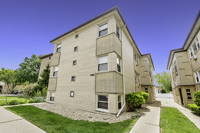 Primary Photo - 7405 W Fullerton Ave