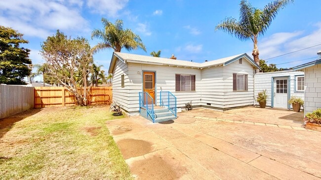 Building Photo - Darling Single Story Home, Blocks from the Beach, Amazing Location, & Close to Everything!