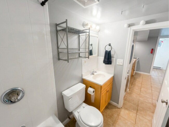 Building Photo - 209 4th Ave