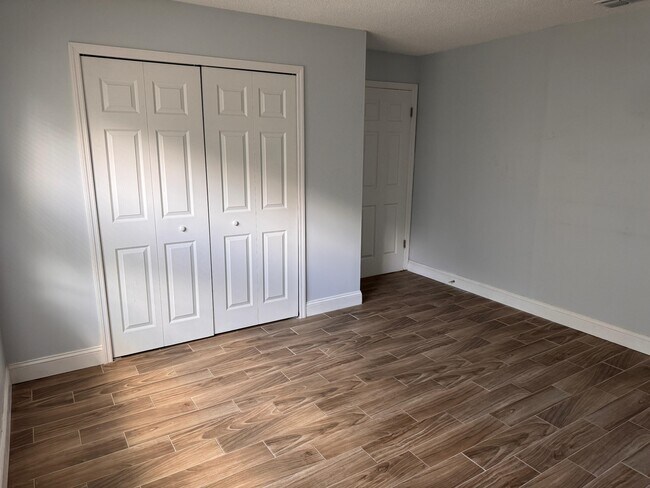 Building Photo - 12260 Delaware Woods Ln