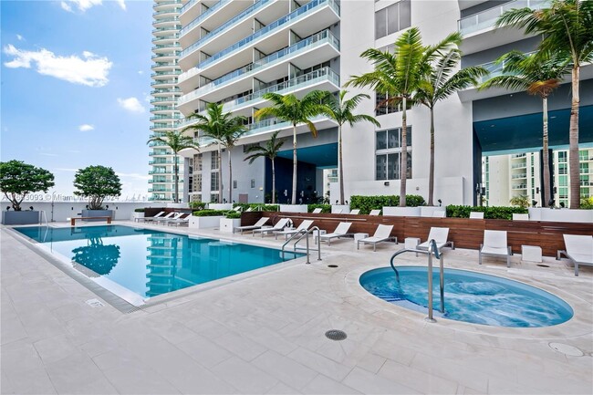 Rooftop - 1300 Brickell Bay Dr