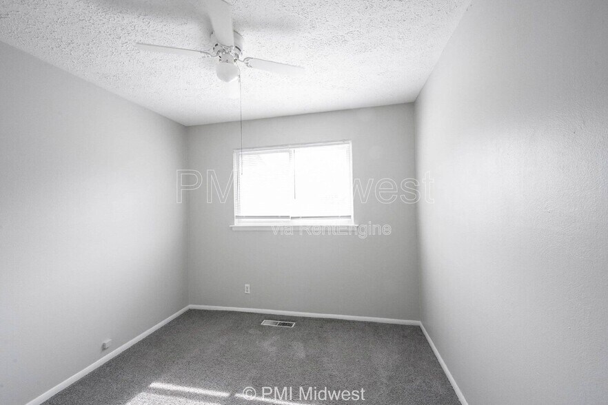 Building Photo - 316 S Kenmore Rd