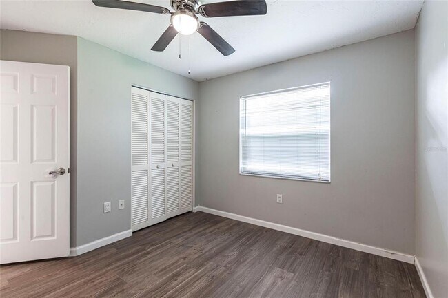 Building Photo - 5846 Deer Hollow Ln E