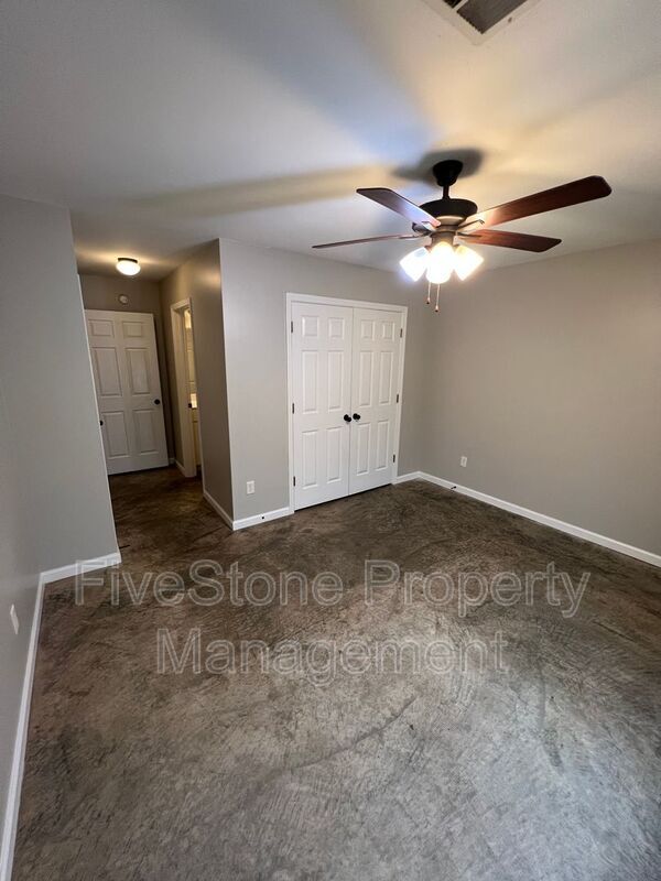 Building Photo - 3805 Lake Park Cove