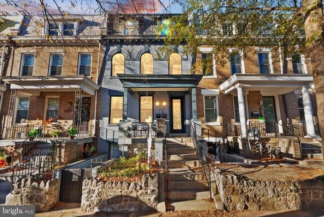 Building Photo - 1225 Park Rd NW