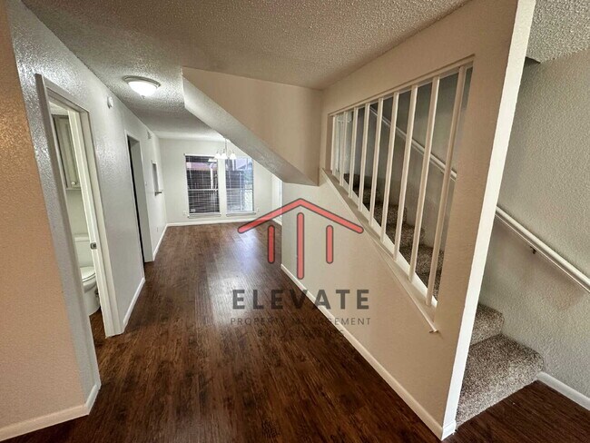 Building Photo - "Charming 3-Bedroom Townhouse Oasis with 2...