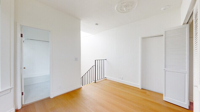 Building Photo - 509 Greenwich-