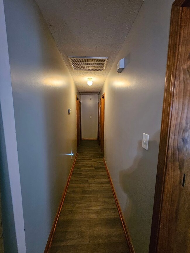 Building Photo - Well Maintained, 3 Bedroom Home on a Corne...