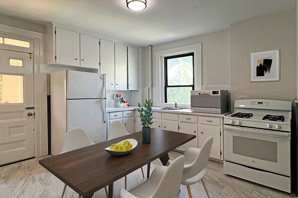 Building Photo - 44 Cedar St