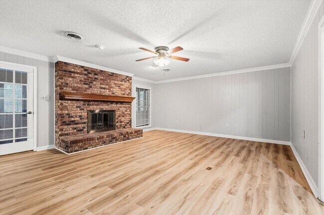 Building Photo - 4-BED, 2-BATH ALL-BRICK HOME NEAR JONESBORO COUNTRY CLUB!
