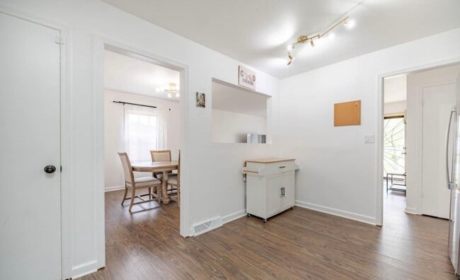 Building Photo - 3BR/2BA Home w/Finished Basement for Rent in Jtown!