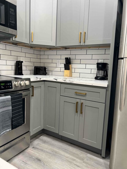 Building Photo - 2216 Dyson St