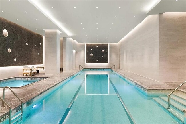 Building Photo - 445 Albee Square W