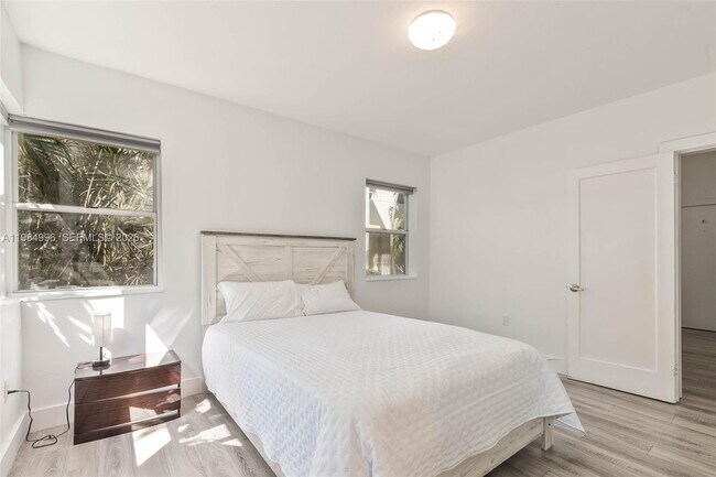 Building Photo - 1275 Marseille Dr