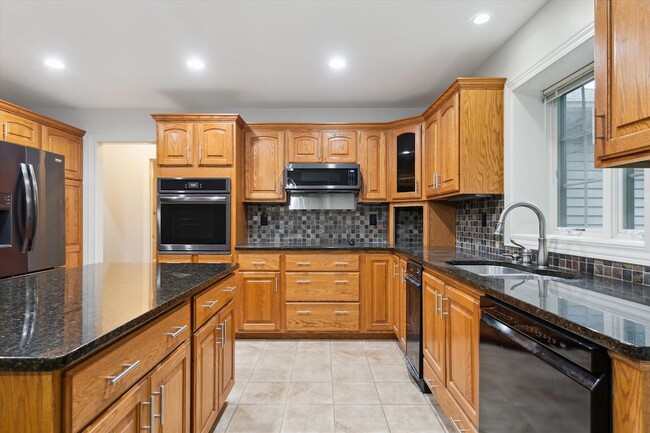 Building Photo - 5279 Thames Ct
