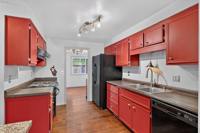 Building Photo - 5751 SW 204th Pl