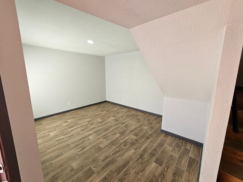 Building Photo - 1766 E Pepper Cir