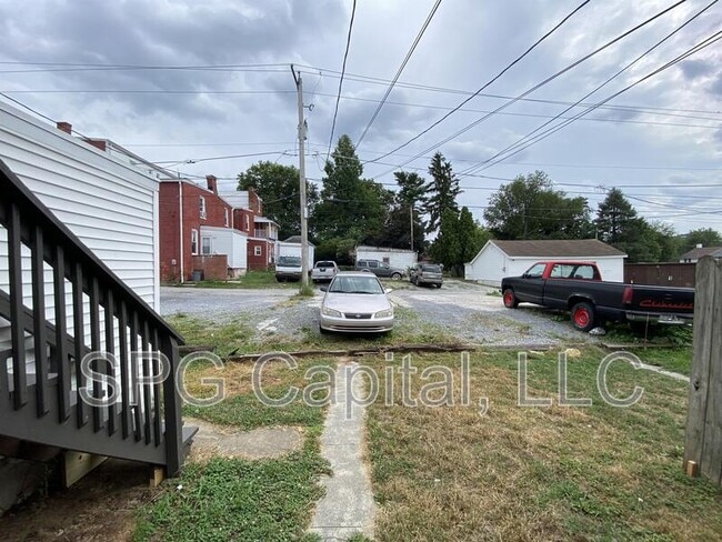 Building Photo - 260 W Jackson St