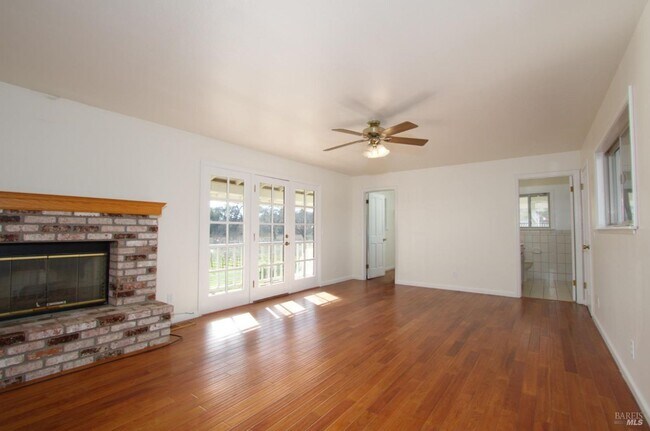 Building Photo - 201 (20300 Arnold)