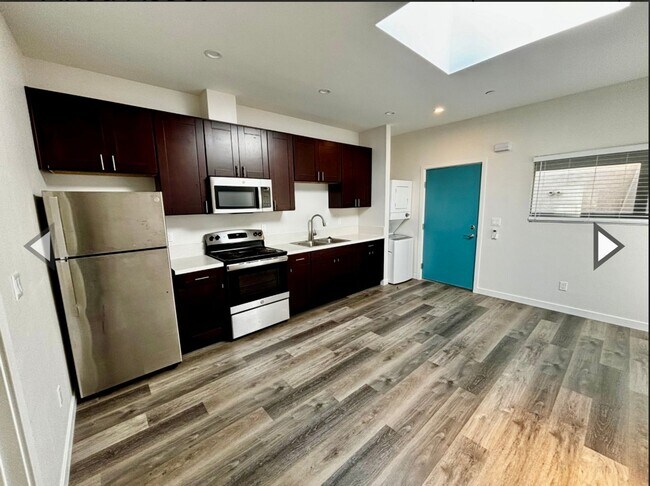 Building Photo - Newly Renovated 1 Bed/1 Bath- Move in Promotion!